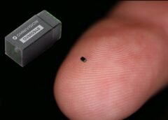 ابتكار أصغر كاميرا في العالم بحجم حبة الرمل يفتح آفاقًا جديدة في الطب والتقنيات الدقيقة